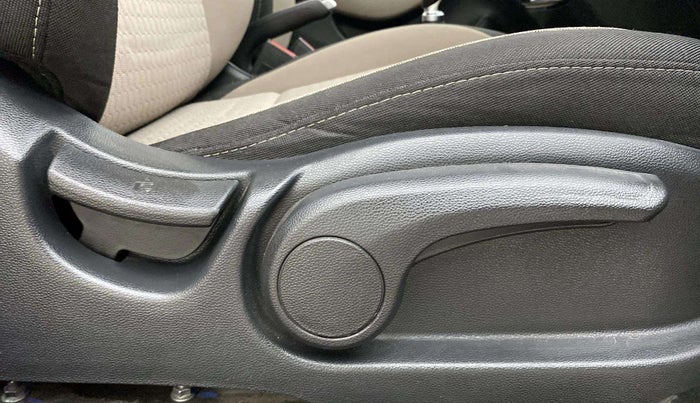 2016 Hyundai Elite i20 ASTA 1.2, Petrol, Manual, 62,403 km, Driver Side Adjustment Panel