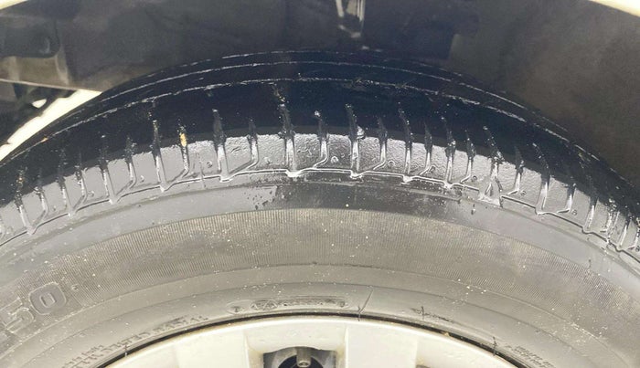 2013 Hyundai i10 SPORTZ 1.2, Petrol, Manual, 24,928 km, Left Front Tyre Tread