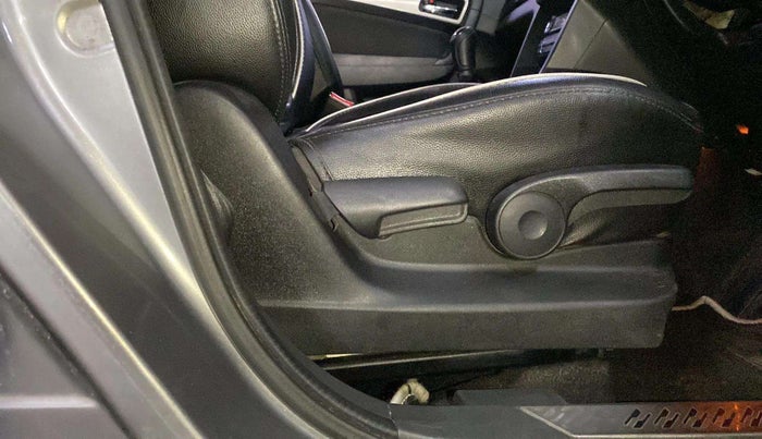 2016 Maruti Vitara Brezza ZDI PLUS, Diesel, Manual, 80,399 km, Driver Side Adjustment Panel