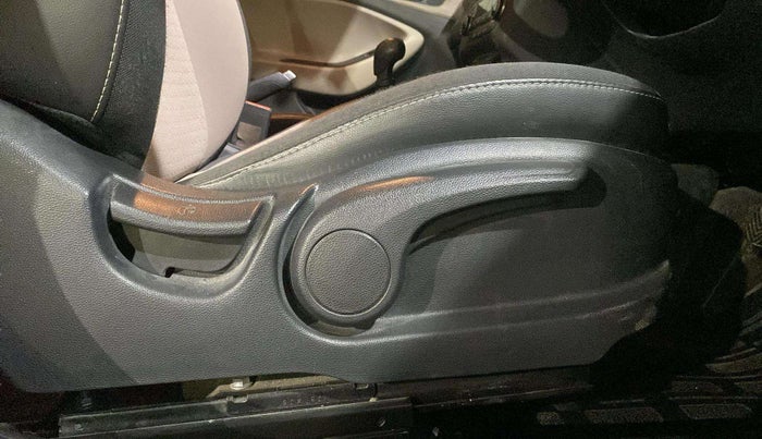 2016 Hyundai Elite i20 SPORTZ 1.2, Petrol, Manual, 19,973 km, Driver Side Adjustment Panel