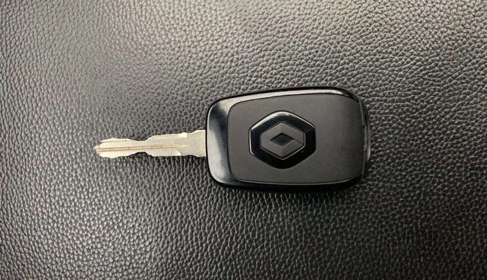 2020 Renault TRIBER RXL MT, Petrol, Manual, 47,247 km, Key Close Up