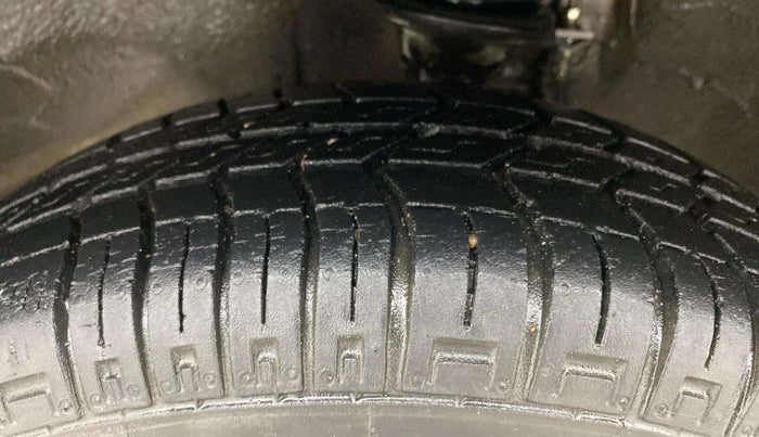 2015 Maruti Alto 800 LXI, Petrol, Manual, 32,924 km, Left Front Tyre Tread