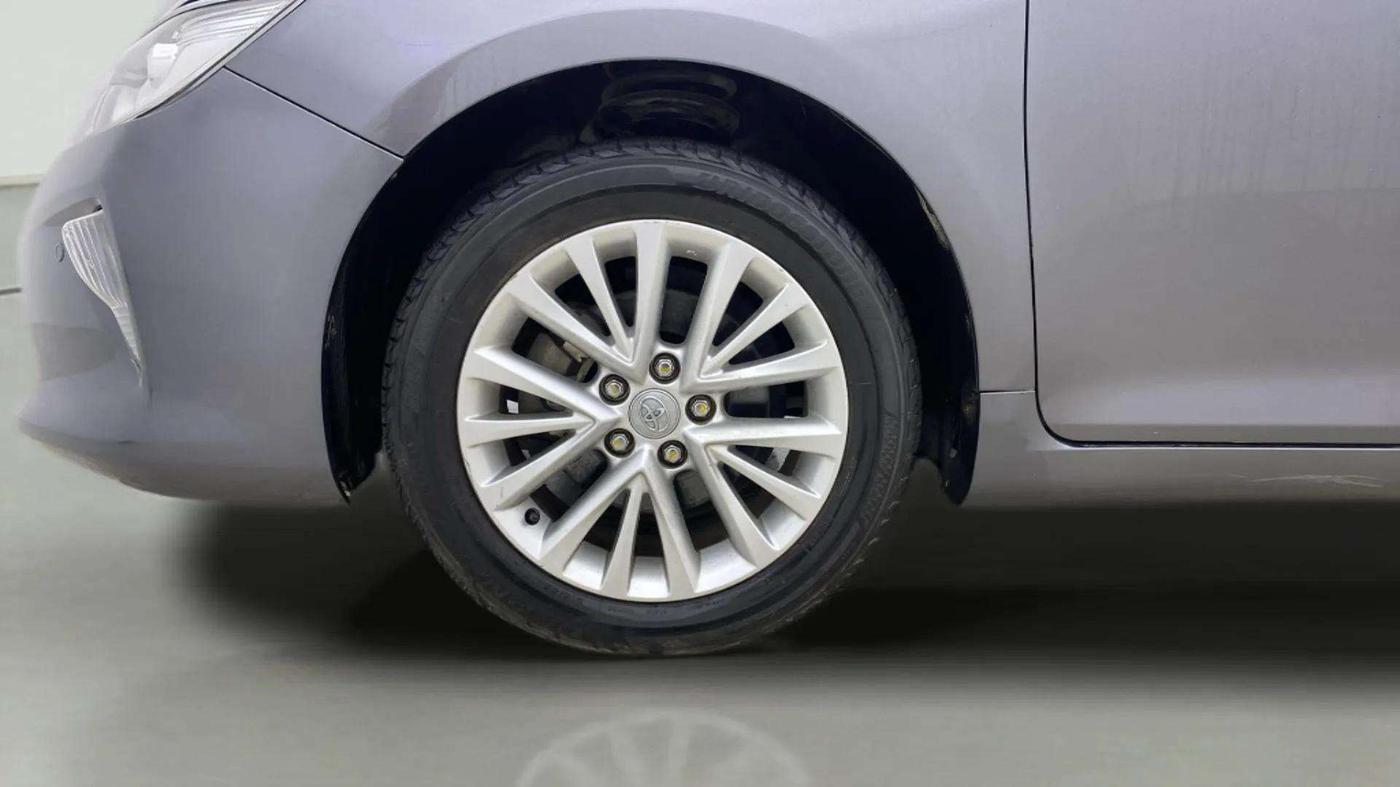 2015 Toyota Camry HYBRID, Hybrid, Automatic, 49,903 km, Left Front Wheel