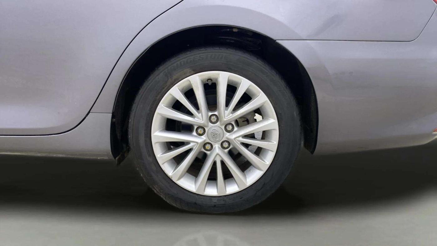 2015 Toyota Camry HYBRID, Hybrid, Automatic, 49,903 km, Left Rear Wheel