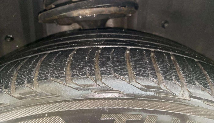 2015 Toyota Camry HYBRID, Hybrid, Automatic, 49,440 km, Right Rear Tyre Tread