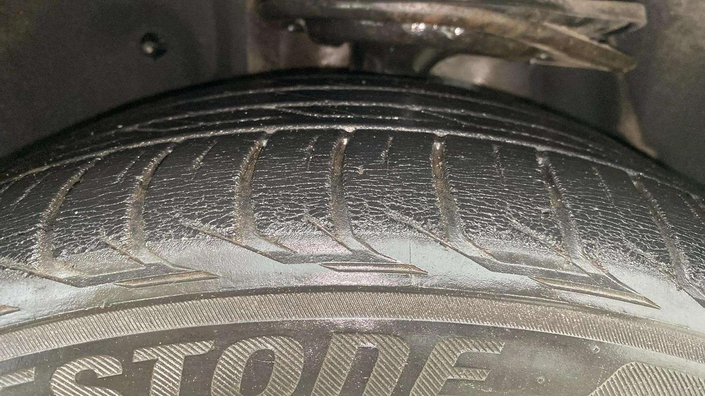 2015 Toyota Camry HYBRID, Hybrid, Automatic, 49,903 km, Left Rear Tyre Tread