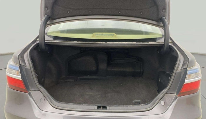 2015 Toyota Camry HYBRID, Hybrid, Automatic, 49,440 km, Boot Inside