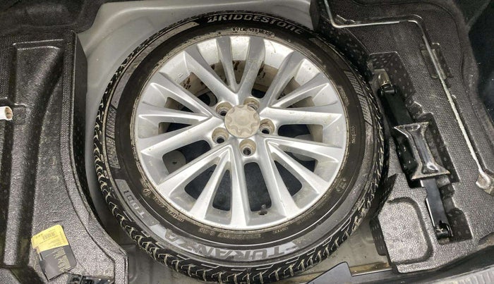 2015 Toyota Camry HYBRID, Hybrid, Automatic, 49,440 km, Spare Tyre
