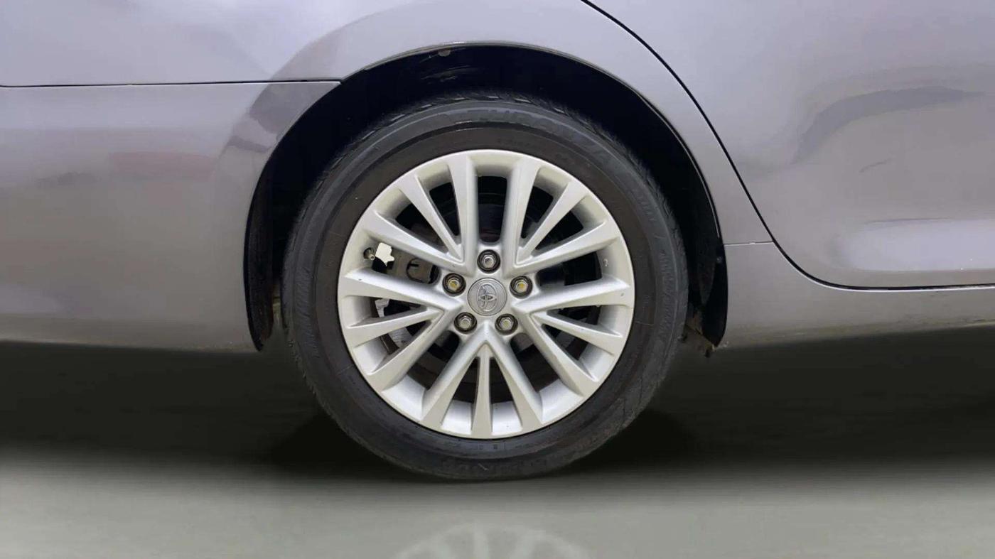 2015 Toyota Camry HYBRID, Hybrid, Automatic, 49,903 km, Right Rear Wheel