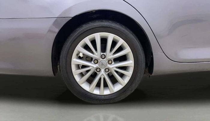 2015 Toyota Camry HYBRID, Hybrid, Automatic, 49,440 km, Right Rear Wheel