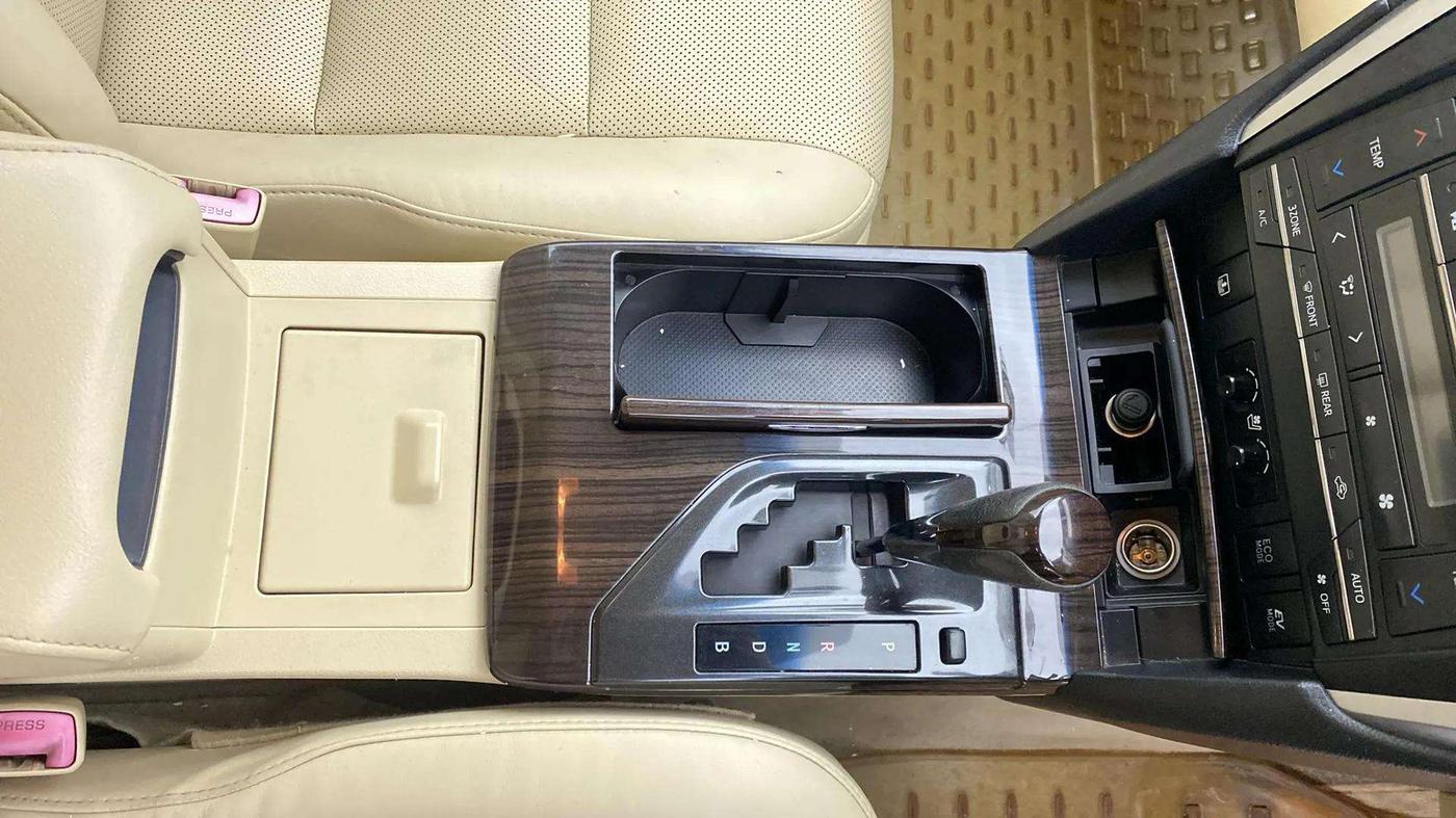 2015 Toyota Camry HYBRID, Hybrid, Automatic, 49,903 km, Gear Lever