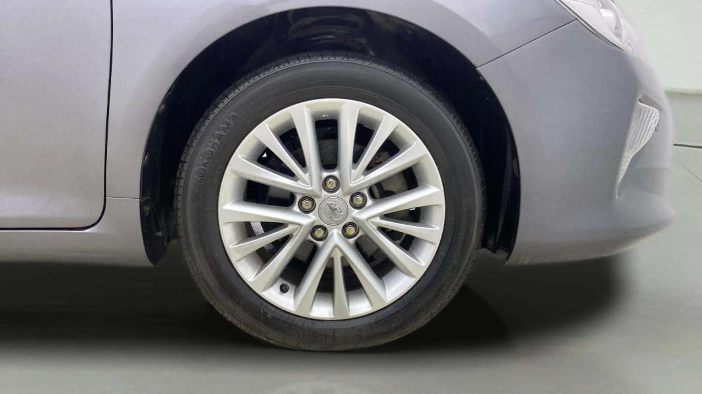 2015 Toyota Camry HYBRID, Hybrid, Automatic, 49,903 km, Right Front Wheel