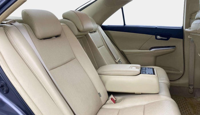 2015 Toyota Camry HYBRID, Hybrid, Automatic, 49,440 km, Right Side Rear Door Cabin