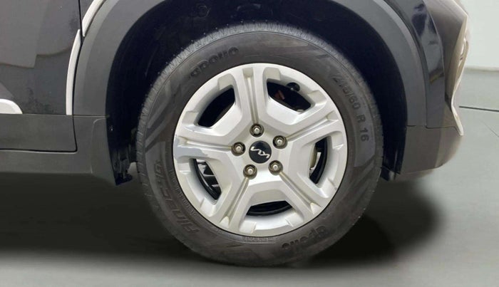 2022 KIA SONET HTK PLUS 1.0 IMT, Petrol, Manual, 23,957 km, Right Front Wheel