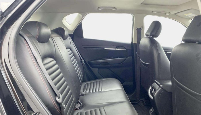 2022 KIA SONET HTK PLUS 1.0 IMT, Petrol, Manual, 23,957 km, Right Side Rear Door Cabin