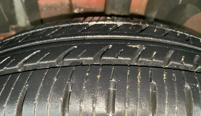 2016 Renault Kwid RXT 1.0, Petrol, Manual, 61,854 km, Left Front Tyre Tread