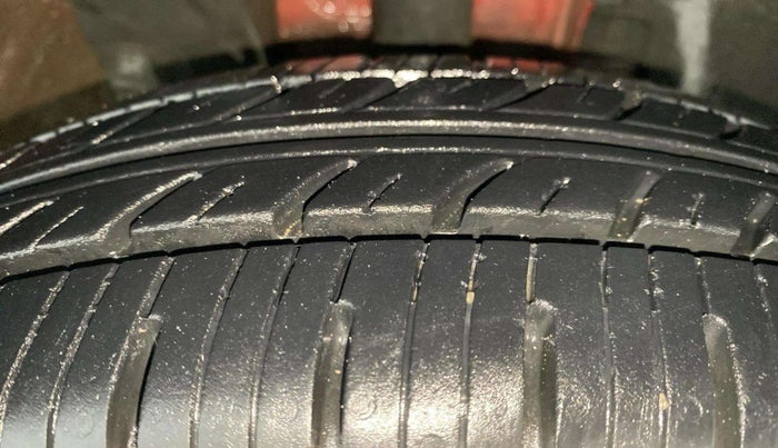 2016 Renault Kwid RXT 1.0, Petrol, Manual, 61,854 km, Right Front Tyre Tread