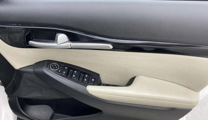 2019 KIA SELTOS HTX 1.5 PETROL, Petrol, Manual, 52,090 km, Driver Side Door Panels Control