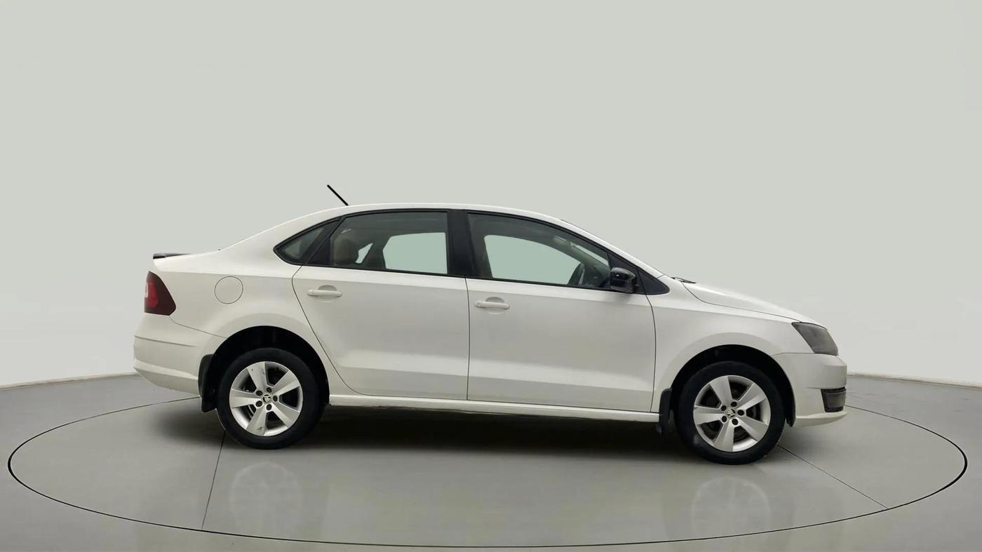 2019 Skoda Rapid AMBITION 1.6 MPI AT, Petrol, Automatic, 60,259 km, Right Side View