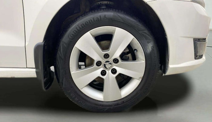 2019 Skoda Rapid AMBITION 1.6 MPI AT, Petrol, Automatic, 60,259 km, Right Front Wheel