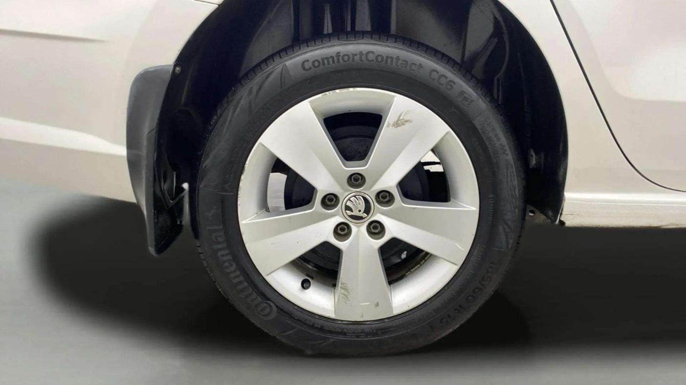 2019 Skoda Rapid AMBITION 1.6 MPI AT, Petrol, Automatic, 60,259 km, Right Rear Wheel