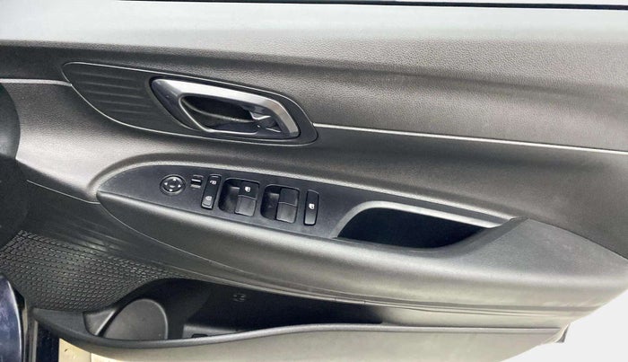 2022 Hyundai NEW I20 MAGNA 1.2 MT, Petrol, Manual, 17,707 km, Driver Side Door Panels Control