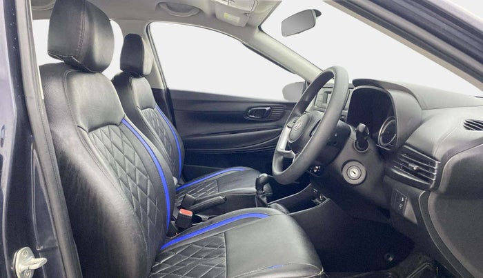 2022 Hyundai NEW I20 MAGNA 1.2 MT, Petrol, Manual, 17,707 km, Right Side Front Door Cabin