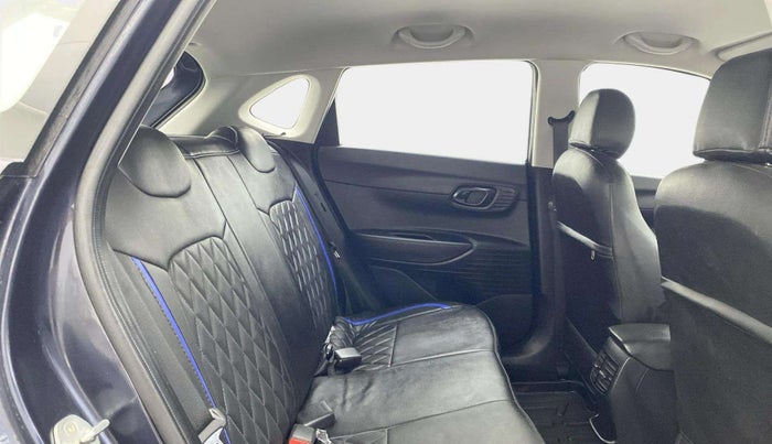 2022 Hyundai NEW I20 MAGNA 1.2 MT, Petrol, Manual, 17,707 km, Right Side Rear Door Cabin