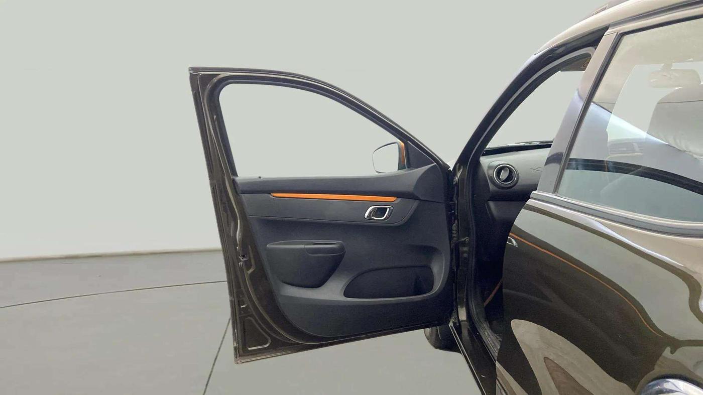 2020 Renault Kwid CLIMBER 1.0 AMT (O), Petrol, Automatic, 27,333 km, LHS Front Door