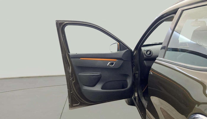2020 Renault Kwid CLIMBER 1.0 AMT (O), Petrol, Automatic, 27,333 km, LHS Front Door