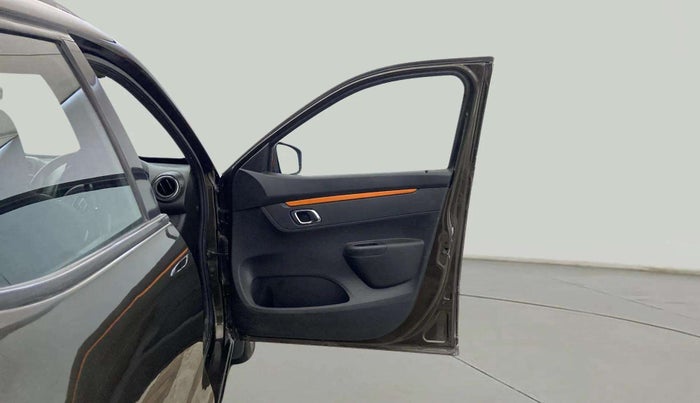 2020 Renault Kwid CLIMBER 1.0 AMT (O), Petrol, Automatic, 27,333 km, RHS Front Door