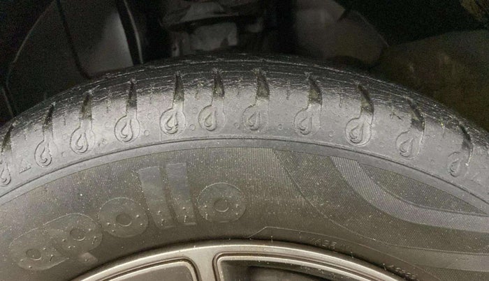 2020 Renault Kwid CLIMBER 1.0 AMT (O), Petrol, Automatic, 27,333 km, Left Front Tyre Tread