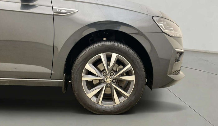 2024 Skoda SLAVIA STYLE 1.0L TSI MT, Petrol, Manual, 26,165 km, Right Front Wheel