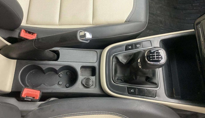 2024 Skoda SLAVIA STYLE 1.0L TSI MT, Petrol, Manual, 26,165 km, Gear Lever