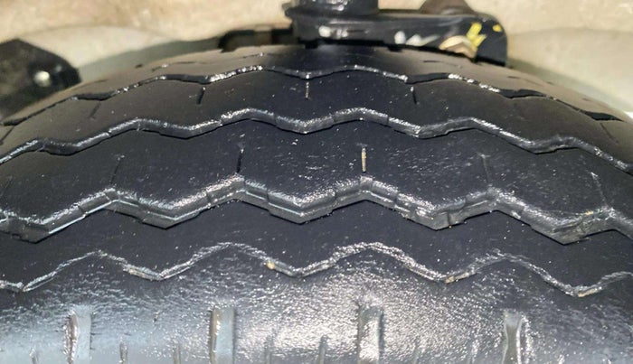 2022 Maruti Eeco 5 STR AC (O), Petrol, Manual, 26,075 km, Right Front Tyre Tread