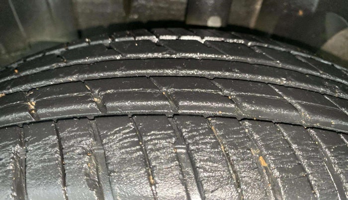 2017 Renault Kwid RXL, Petrol, Manual, 24,882 km, Left Front Tyre Tread
