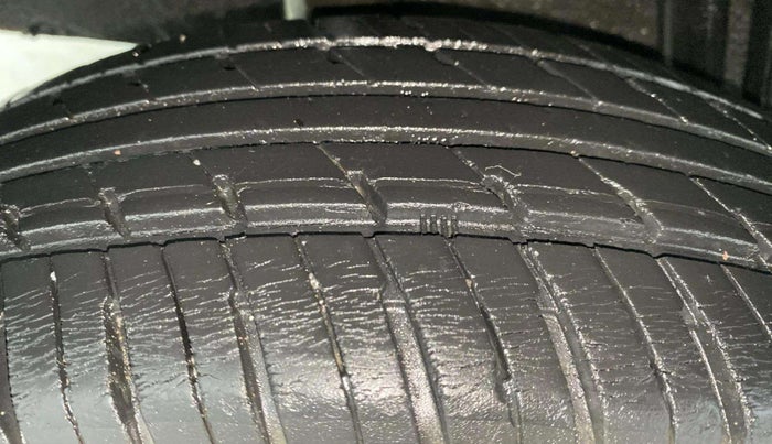 2017 Renault Kwid RXL, Petrol, Manual, 24,882 km, Right Rear Tyre Tread