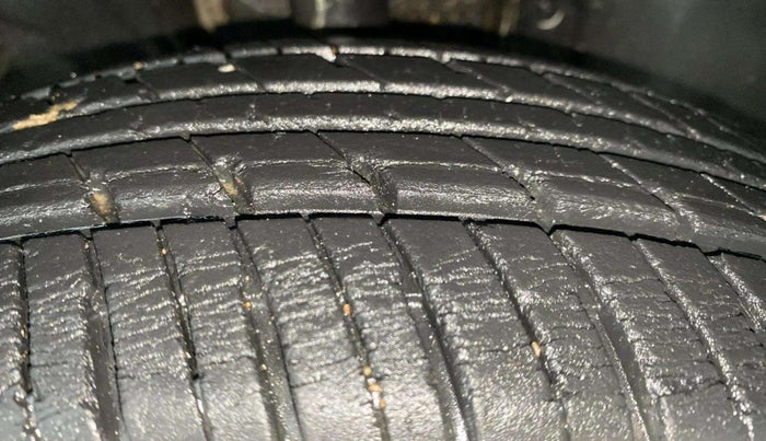2017 Renault Kwid RXL, Petrol, Manual, 24,882 km, Right Front Tyre Tread