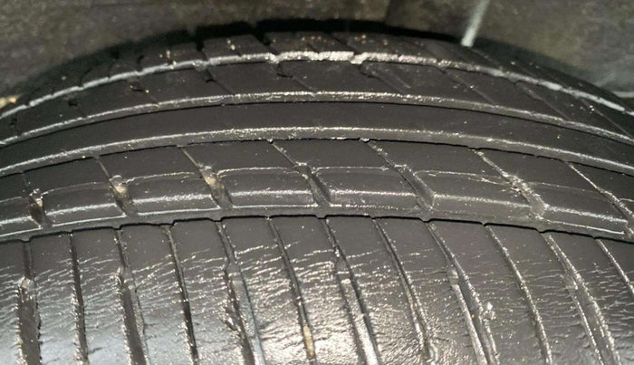2017 Renault Kwid RXL, Petrol, Manual, 24,882 km, Left Rear Tyre Tread