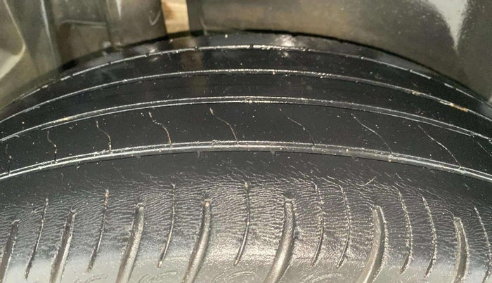 2020 Maruti Vitara Brezza LXI, Petrol, Manual, 64,648 km, Right Rear Tyre Tread