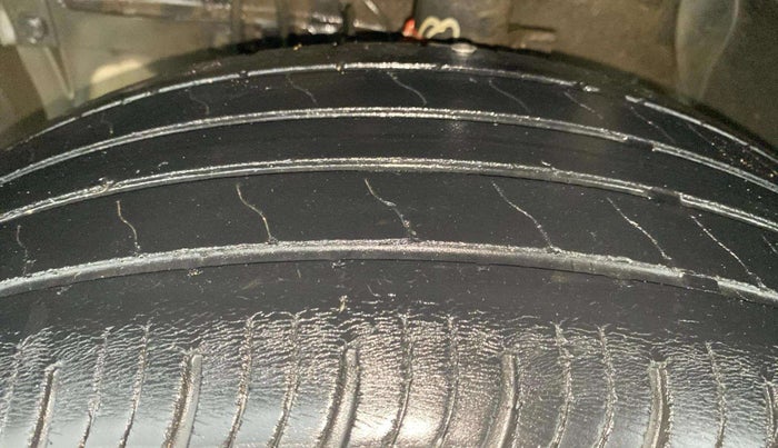 2020 Maruti Vitara Brezza LXI, Petrol, Manual, 64,648 km, Left Front Tyre Tread