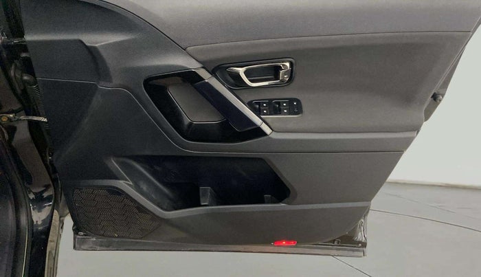 2021 Tata Harrier XTA PLUS 2.0L KRYOTEC DARK EDITION, Diesel, Automatic, 72,452 km, Driver Side Door Panels Control