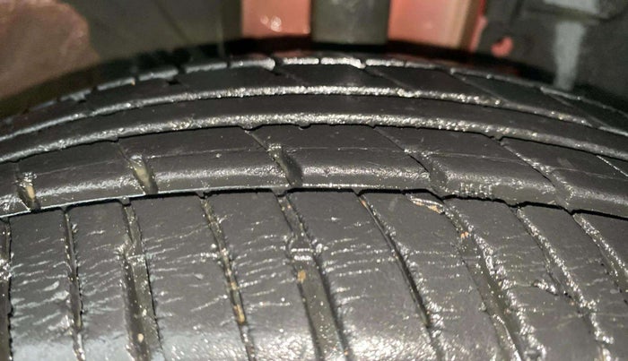 2016 Renault Kwid RXT 1.0, Petrol, Manual, 36,716 km, Right Front Tyre Tread