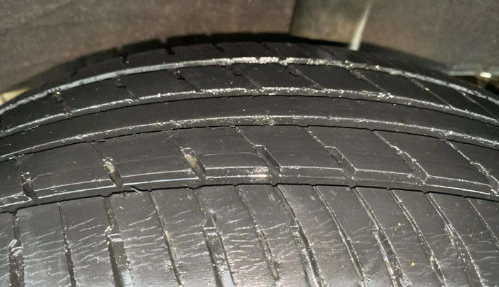 2016 Renault Kwid RXT 1.0, Petrol, Manual, 36,716 km, Left Rear Tyre Tread