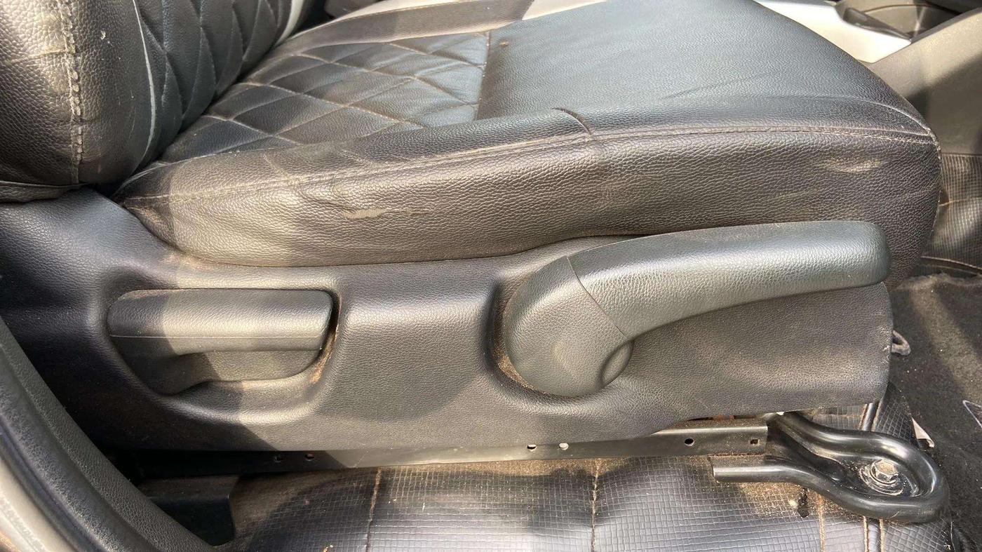 2020 Honda WR-V 1.5L I-DTEC VX MT, Diesel, Manual, 86,870 km, Driver Side Adjustment Panel