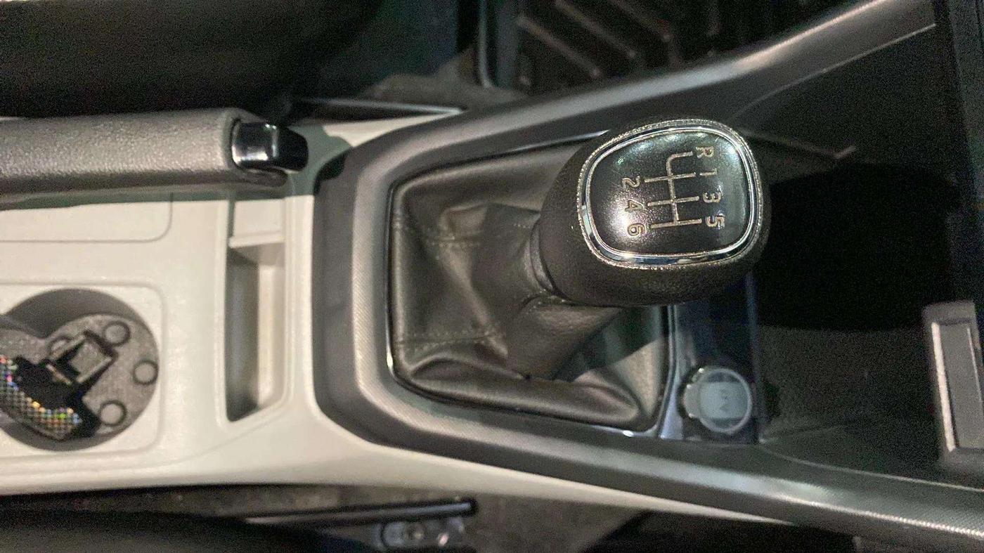 2022 Skoda KUSHAQ ACTIVE 1.0L TSI MT, Petrol, Manual, 18,130 km, Gear Lever