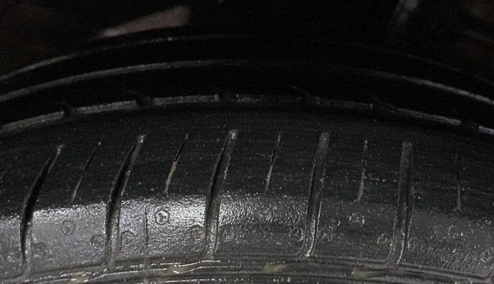 2016 Maruti Ciaz VXI (O), Petrol, Manual, 61,267 km, Left Front Tyre Tread