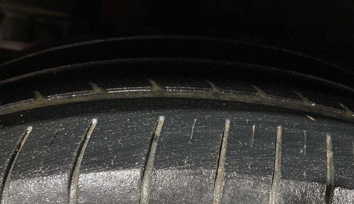 2016 Maruti Ciaz VXI (O), Petrol, Manual, 61,267 km, Right Rear Tyre Tread