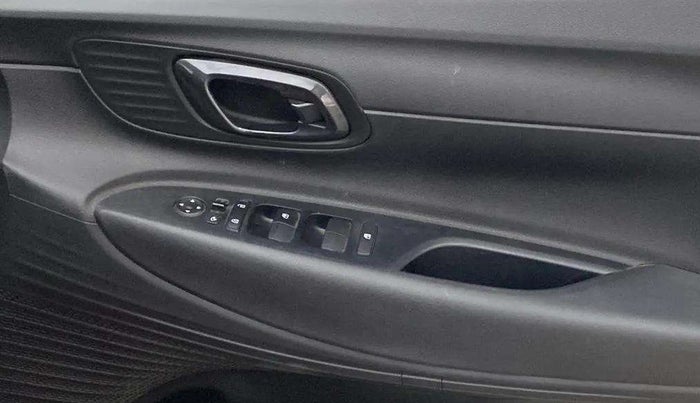 2021 Hyundai NEW I20 SPORTZ 1.2 AT, Petrol, Automatic, 17,241 km, Driver Side Door Panels Control
