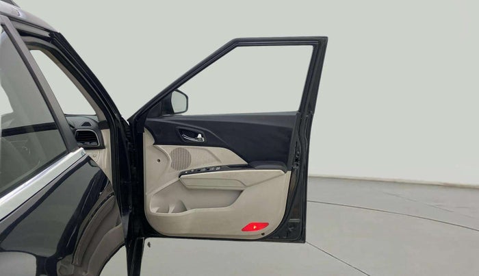 2019 Mahindra XUV300 W8 1.5 DIESEL, Diesel, Manual, 77,235 km, RHS Front Door